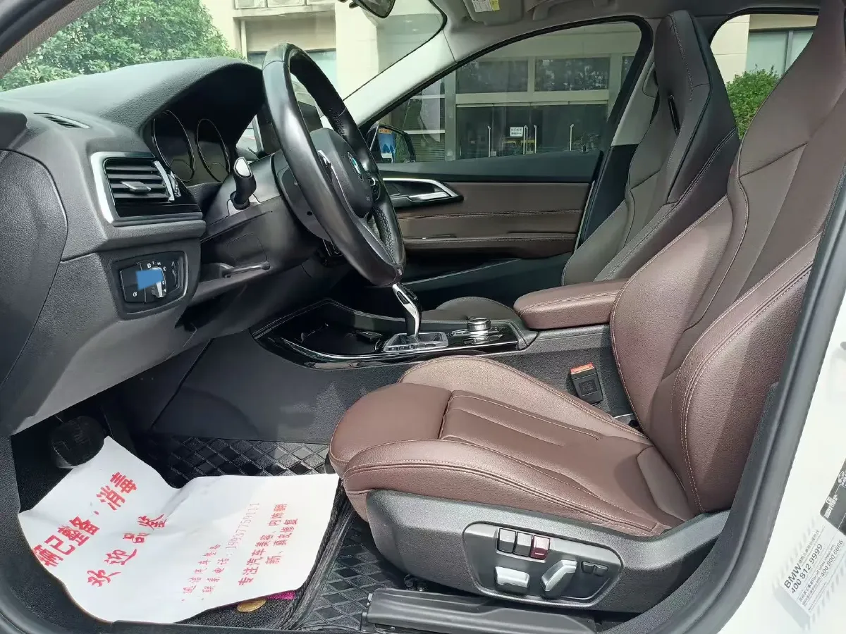 2023 BMW 1 Series 2.0T 178HP L4 7DCT,autocango,china used car exporter,china ev exporter,chinese used car exporter,chinese used ev exporter