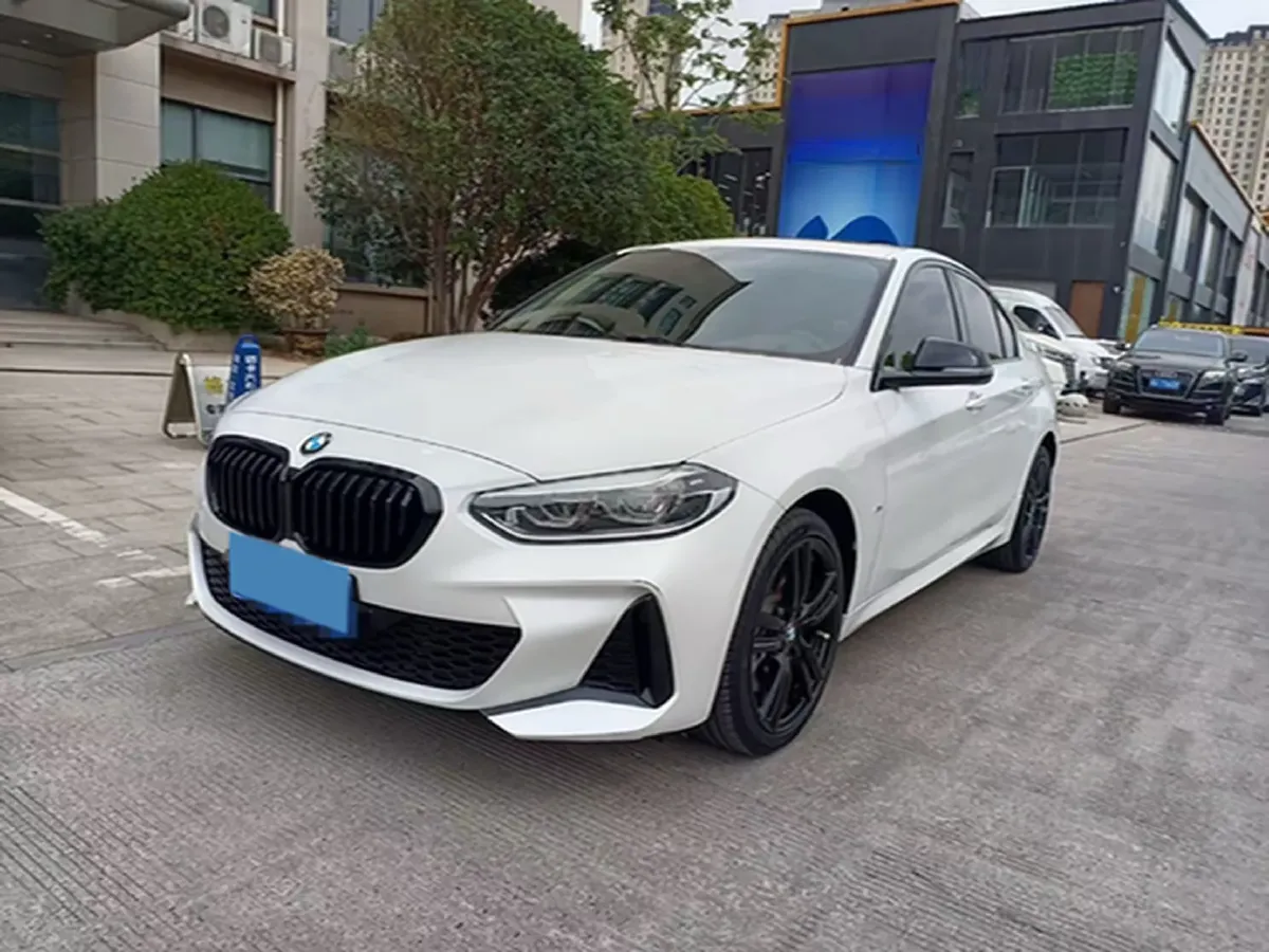 2023 BMW 1 Series 2.0T 178HP L4 7DCT,autocango,china used car exporter,china ev exporter,chinese used car exporter,chinese used ev exporter