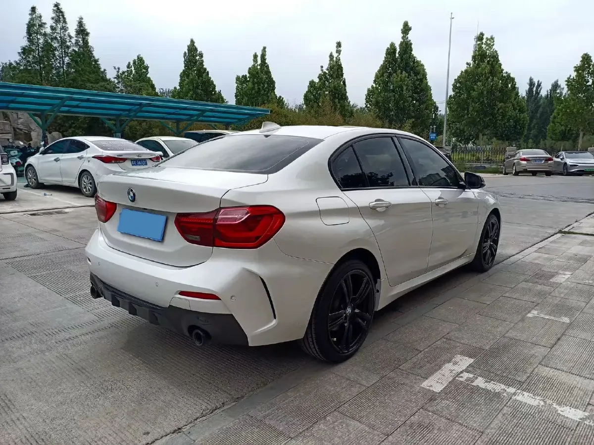 2023 BMW 1 Series 2.0T 178HP L4 7DCT,autocango,china used car exporter,china ev exporter,chinese used car exporter,chinese used ev exporter