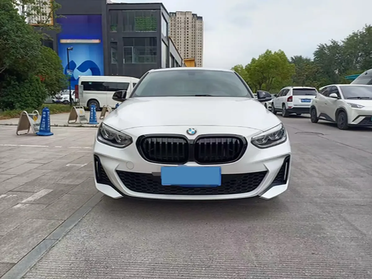 2023 BMW 1 Series 2.0T 178HP L4 7DCT,autocango,china used car exporter,china ev exporter,chinese used car exporter,chinese used ev exporter
