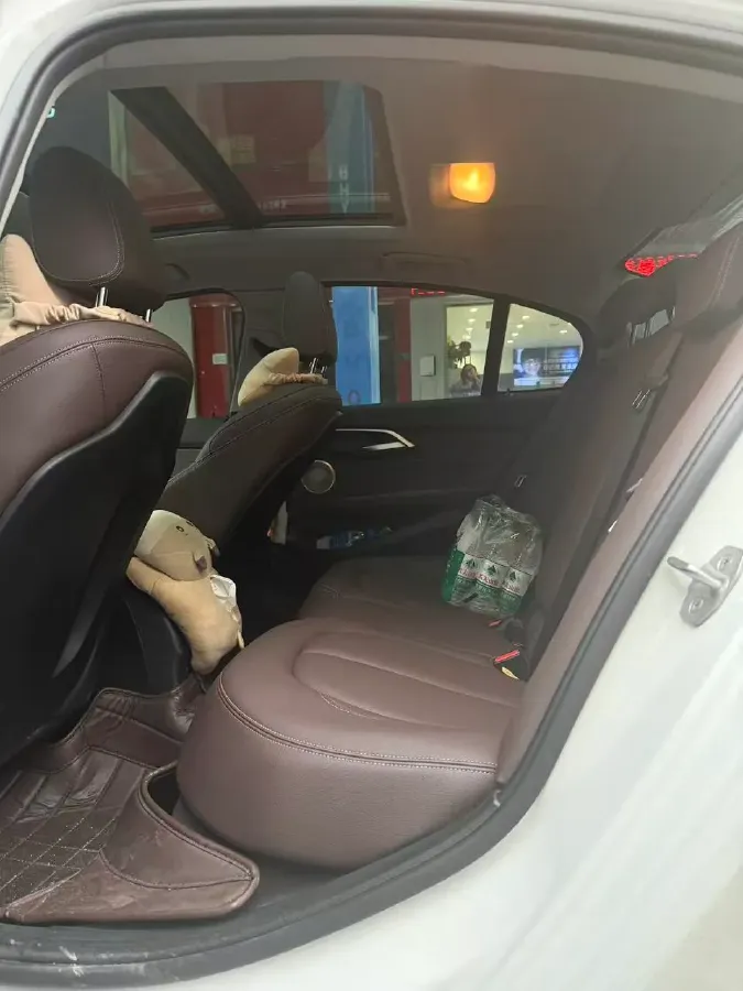 2021 BMW 1 Series 1.5T 140HP L3 7DCT,autocango,china used car exporter,china ev exporter,chinese used car exporter,chinese used ev exporter