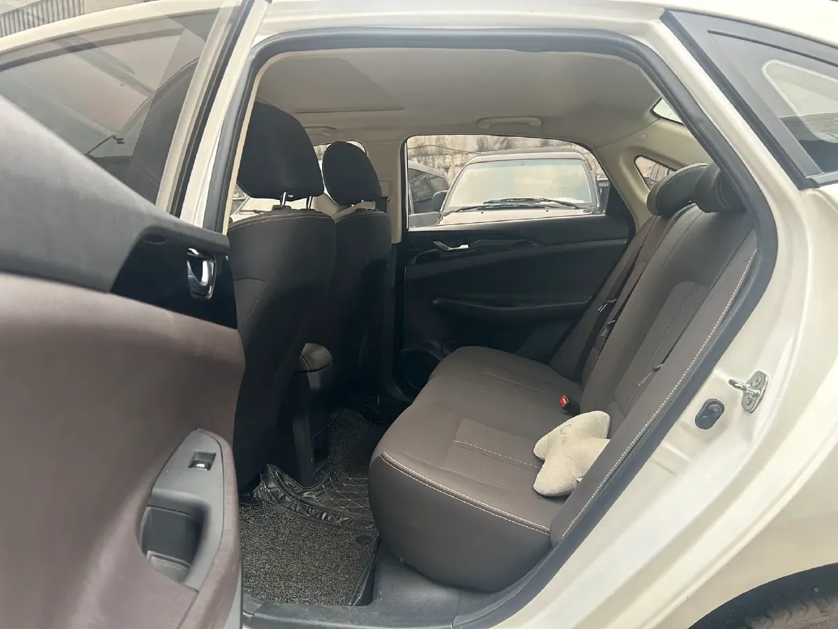 2019 ChangAn Eado DT 1.6L 125HP L4 5MT,autocango,china used car exporter,china ev exporter,chinese used car exporter,chinese used ev exporter