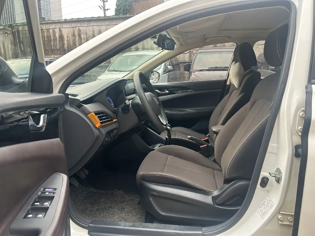 2019 ChangAn Eado DT 1.6L 125HP L4 5MT,autocango,china used car exporter,china ev exporter,chinese used car exporter,chinese used ev exporter