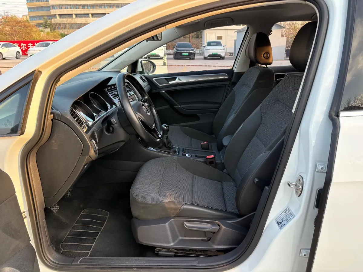 2018 Volkswagen Golf 1.4T 131HP L4 5MT,autocango,china used car exporter,china ev exporter,chinese used car exporter,chinese used ev exporter