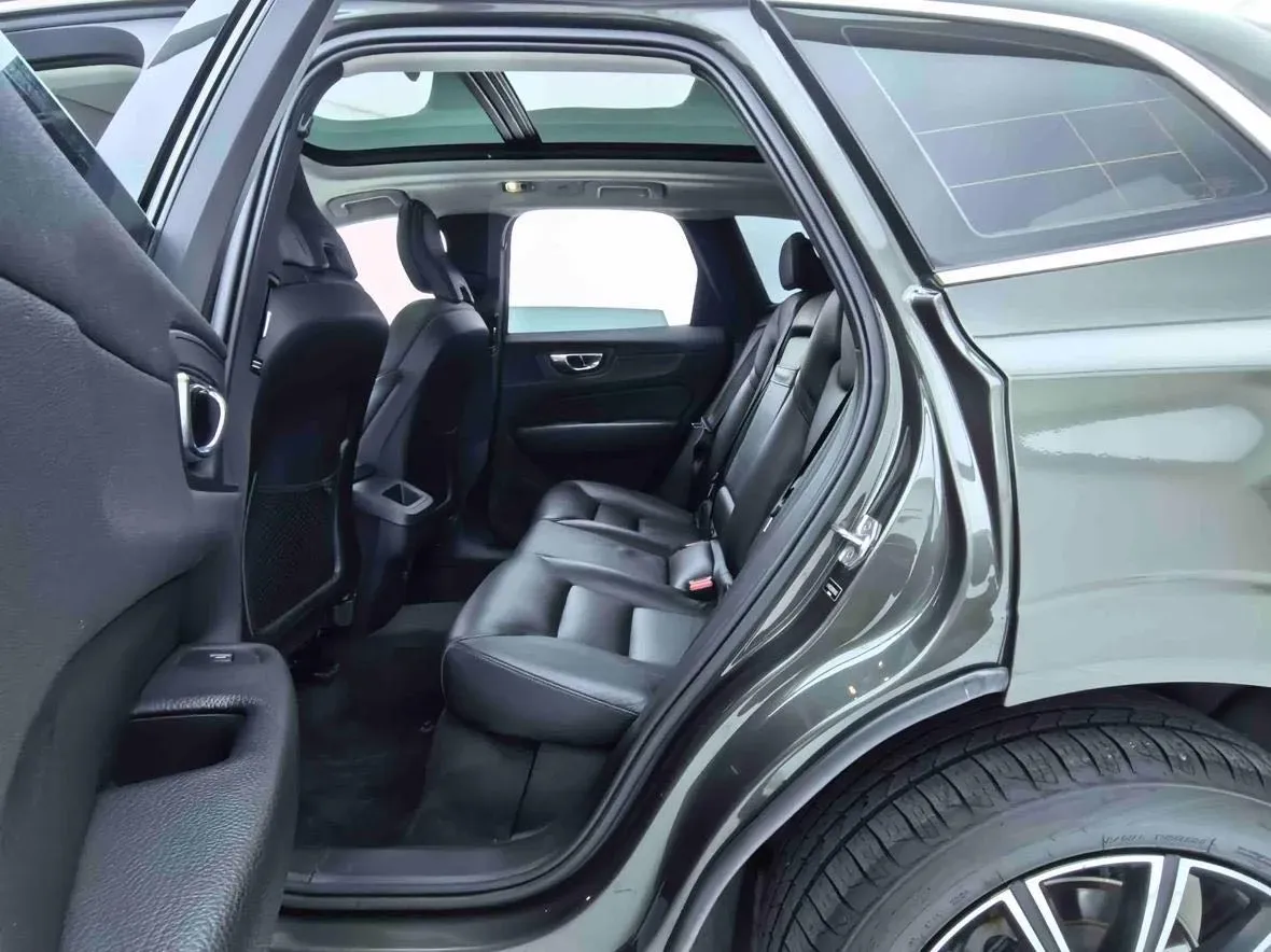 2020 Volvo XC60 2.0T 254HP L4 8AT,autocango,china used car exporter,china ev exporter,chinese used car exporter,chinese used ev exporter