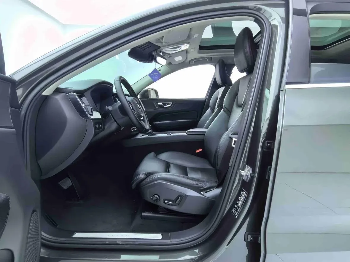 2020 Volvo XC60 2.0T 254HP L4 8AT,autocango,china used car exporter,china ev exporter,chinese used car exporter,chinese used ev exporter