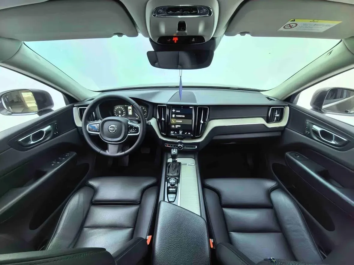 2020 Volvo XC60 2.0T 254HP L4 8AT,autocango,china used car exporter,china ev exporter,chinese used car exporter,chinese used ev exporter
