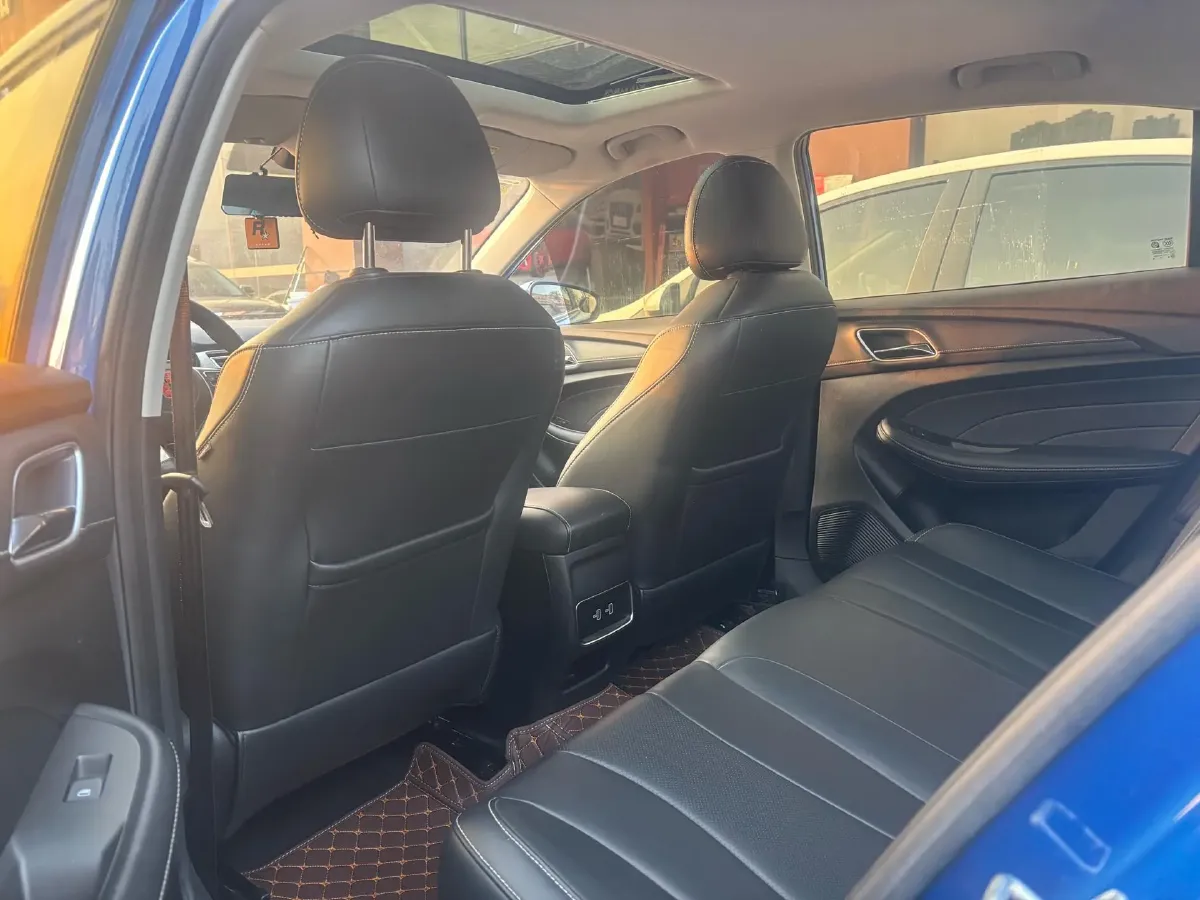 2020 Roewe i5 1.5L 120HP L4 CVT,autocango,china used car exporter,china ev exporter,chinese used car exporter,chinese used ev exporter