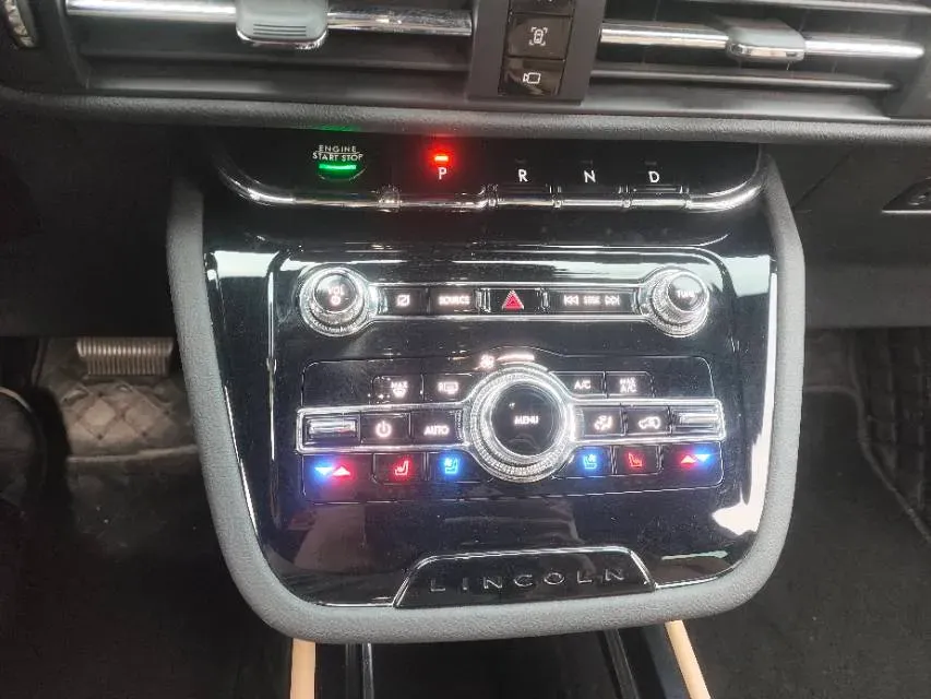 2021 Lincoln Corsair 2.0T 245HP L4 8AT,autocango,china used car exporter,china ev exporter,chinese used car exporter,chinese used ev exporter