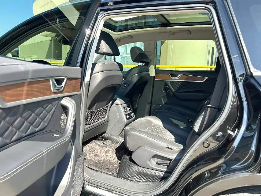 2019 HongQi HS5 2.0T 224HP L4 6AT,autocango,china used car exporter,china ev exporter,chinese used car exporter,chinese used ev exporter