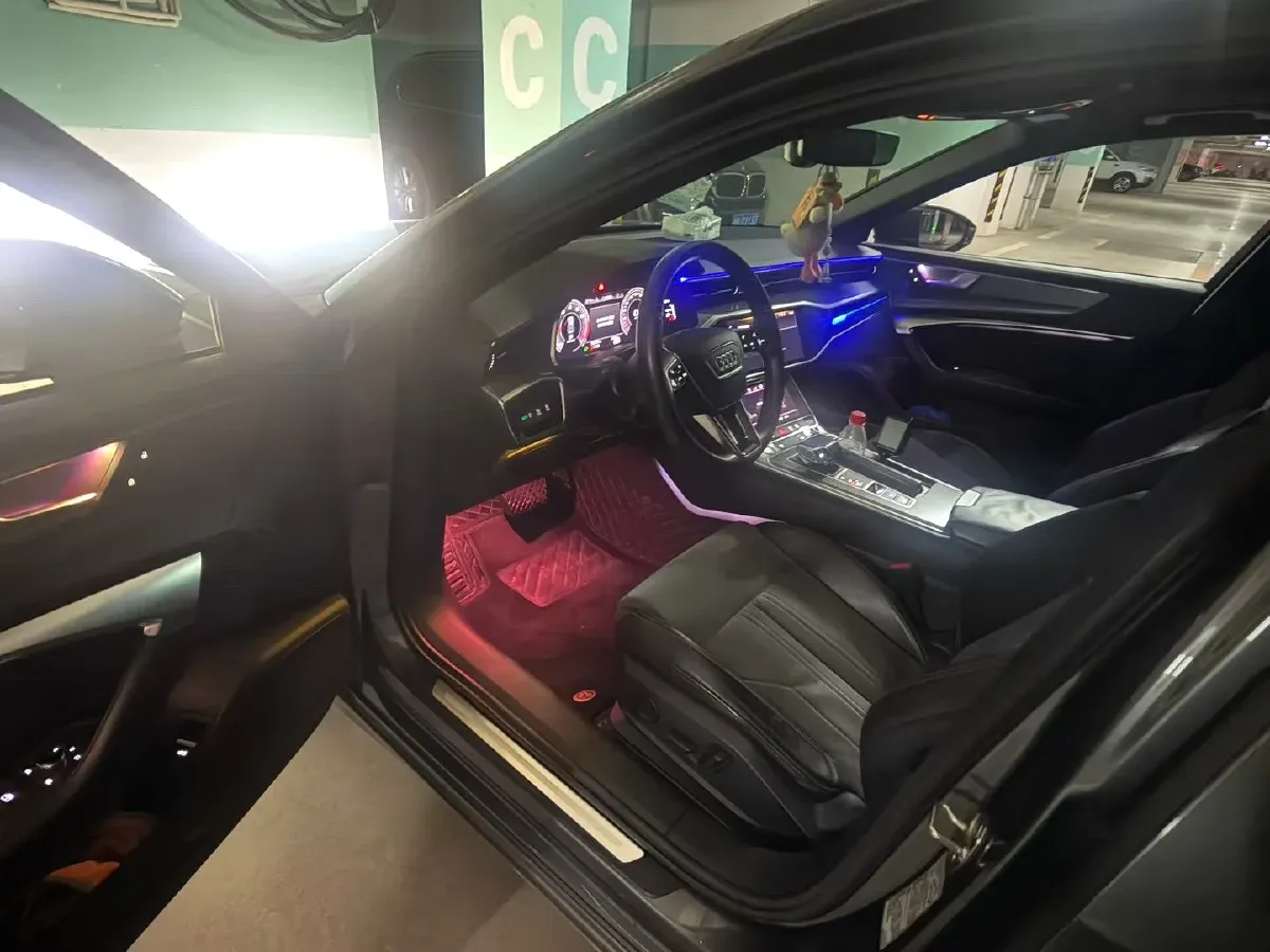 2020 Audi A6L 2.0T 190HP L4 7DCT,autocango,china used car exporter,china ev exporter,chinese used car exporter,chinese used ev exporter