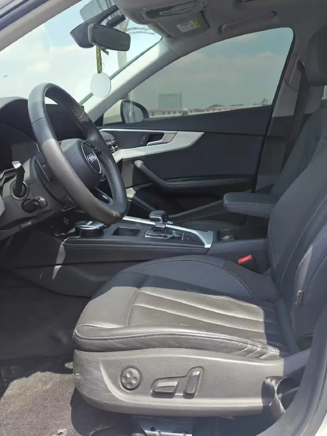 2020 Audi A4L 2.0T 190HP L4 7DCT,autocango,china used car exporter,china ev exporter,chinese used car exporter,chinese used ev exporter