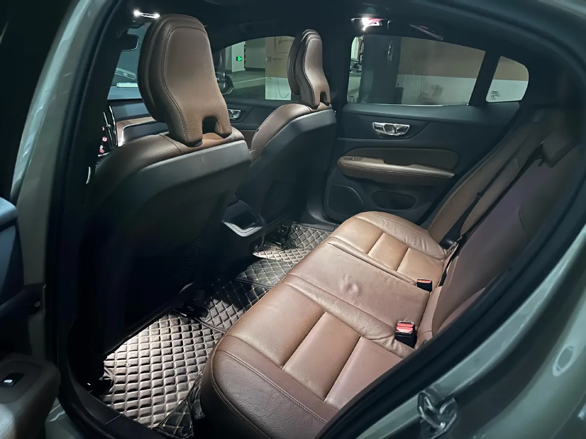 2022 Volvo S60 2.0T 197HP L4 8AT,autocango,china used car exporter,china ev exporter,chinese used car exporter,chinese used ev exporter