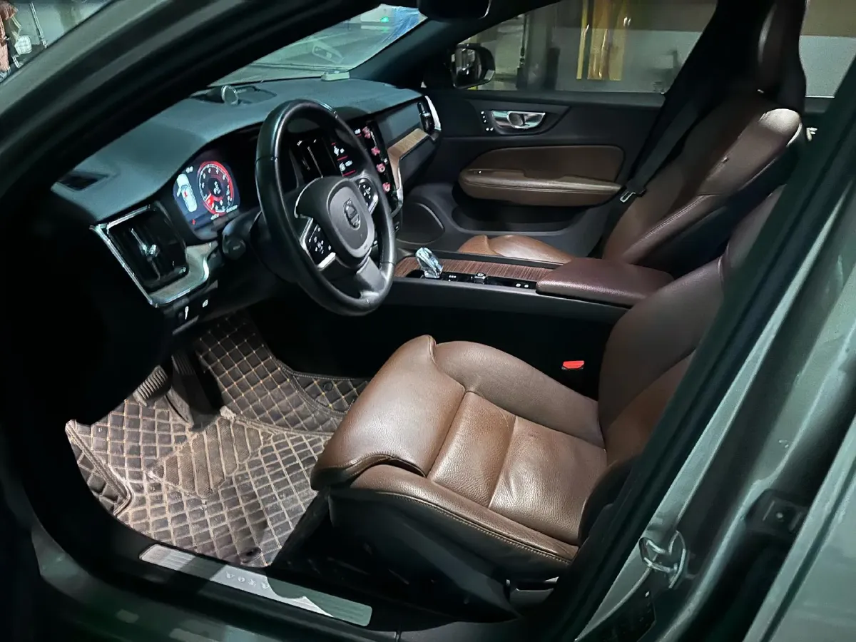 2022 Volvo S60 2.0T 197HP L4 8AT,autocango,china used car exporter,china ev exporter,chinese used car exporter,chinese used ev exporter