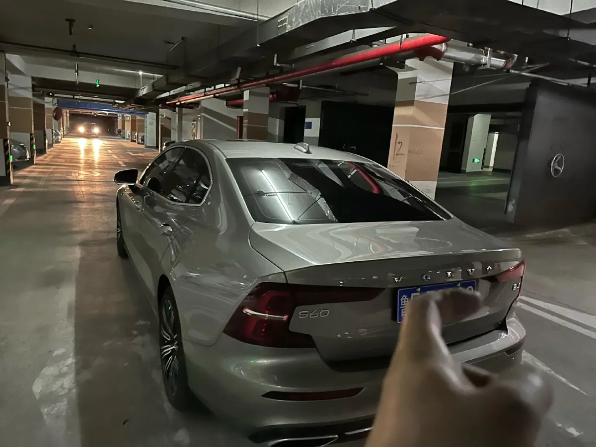 2022 Volvo S60 2.0T 197HP L4 8AT,autocango,china used car exporter,china ev exporter,chinese used car exporter,chinese used ev exporter