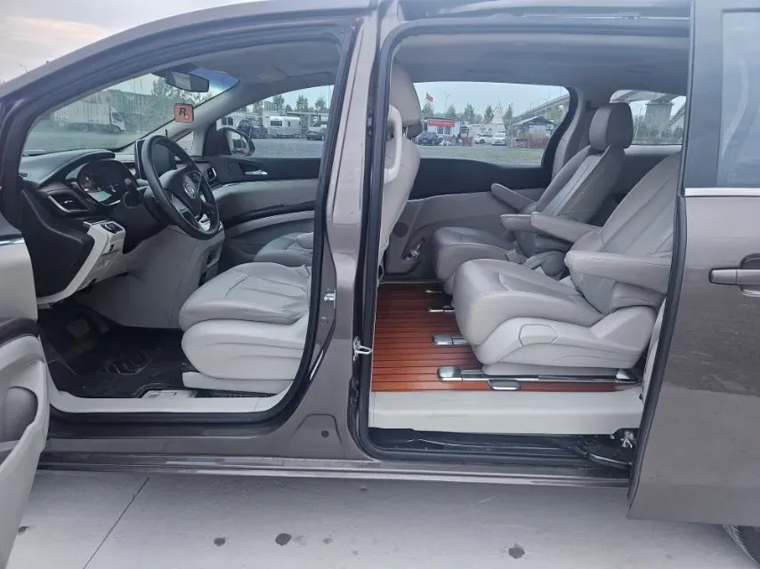 2022 Buick GL8 2.0T 237HP L4 9AT,autocango,china used car exporter,china ev exporter,chinese used car exporter,chinese used ev exporter