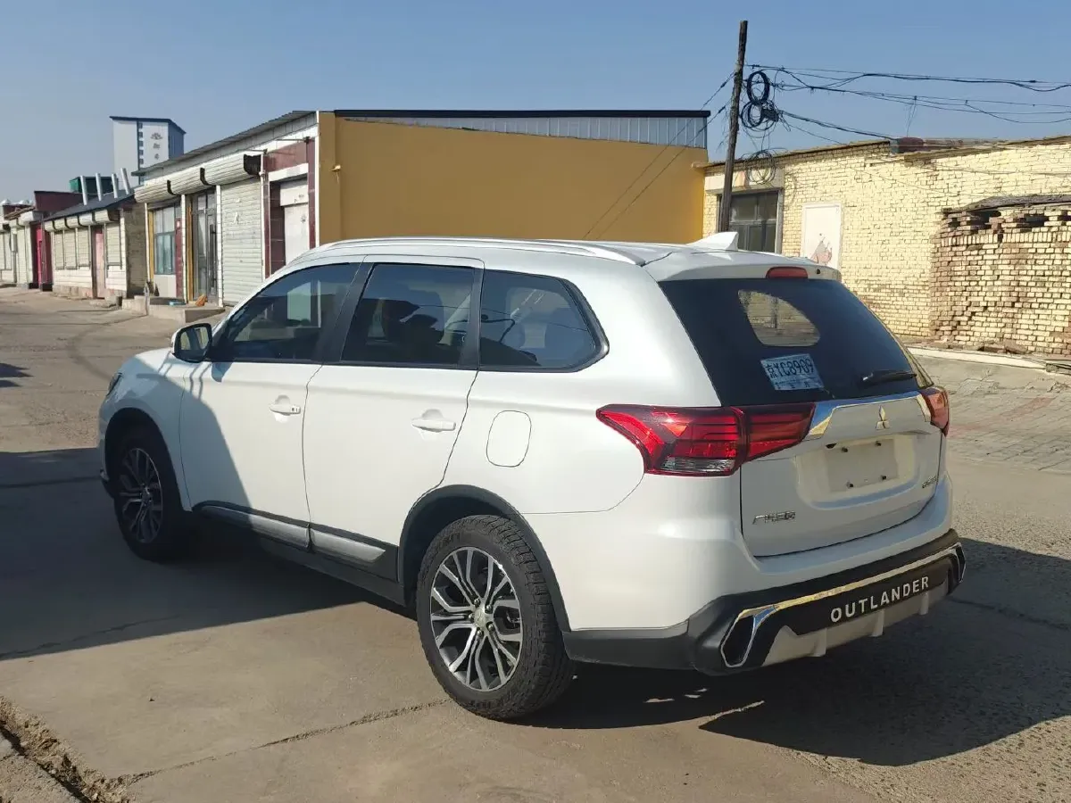 2018 Mitsubishi Outlander 2.0L 166HP L4 CVT,autocango,china used car exporter,china ev exporter,chinese used car exporter,chinese used ev exporter