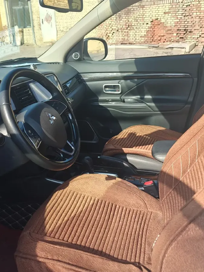 2018 Mitsubishi Outlander 2.0L 166HP L4 CVT,autocango,china used car exporter,china ev exporter,chinese used car exporter,chinese used ev exporter