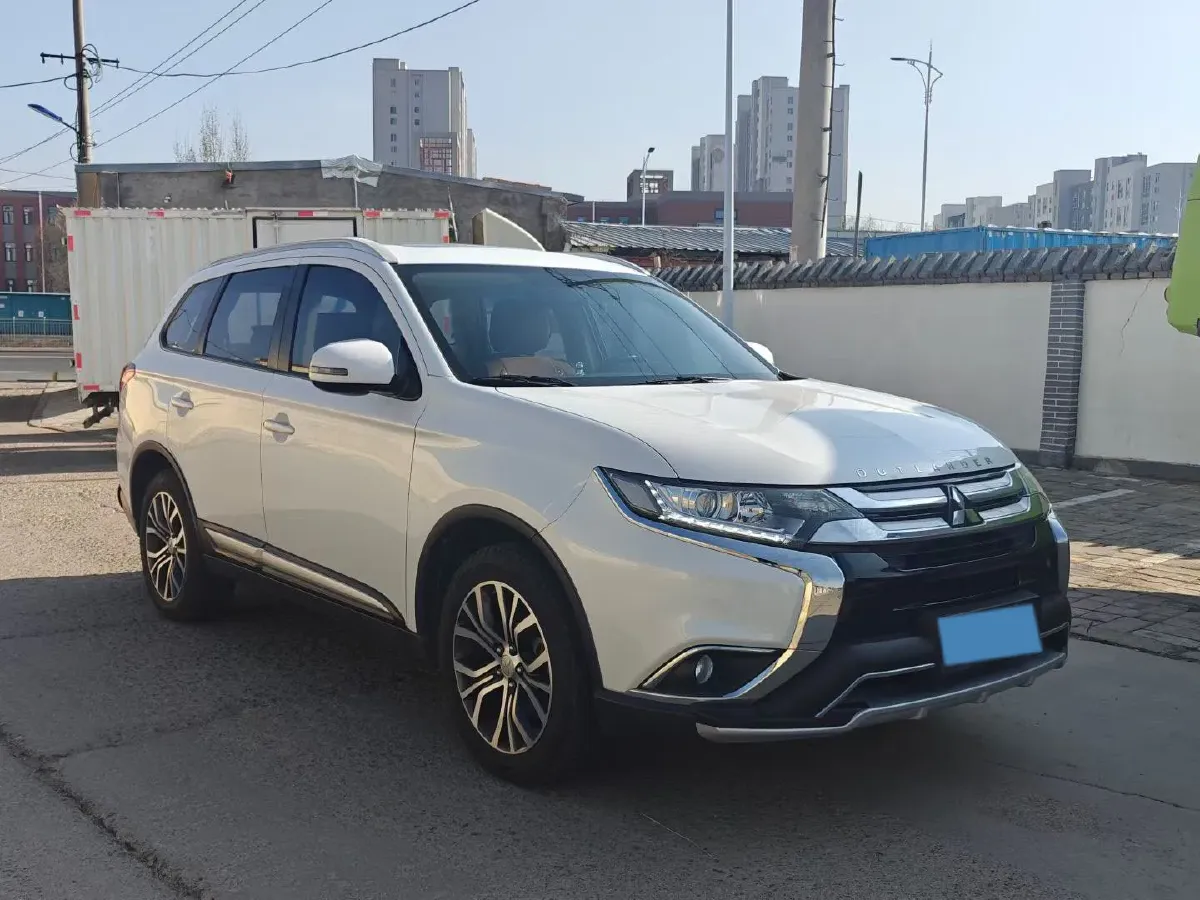 2018 Mitsubishi Outlander 2.0L 166HP L4 CVT,autocango,china used car exporter,china ev exporter,chinese used car exporter,chinese used ev exporter
