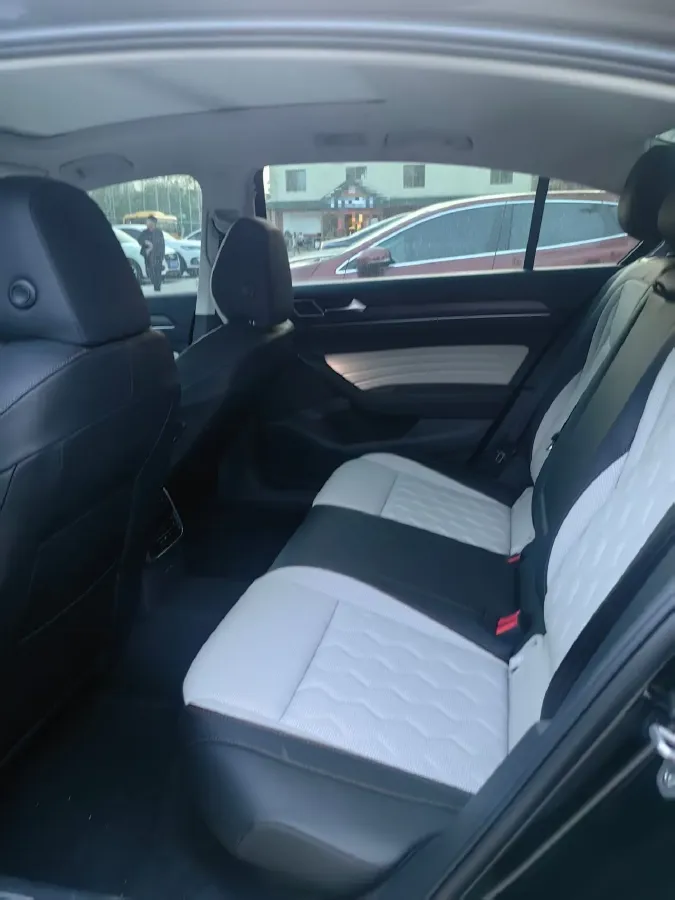 2026 Volkswagen Magotan 2.0T 220HP L4 7DCT,autocango,china used car exporter,china ev exporter,chinese used car exporter,chinese used ev exporter