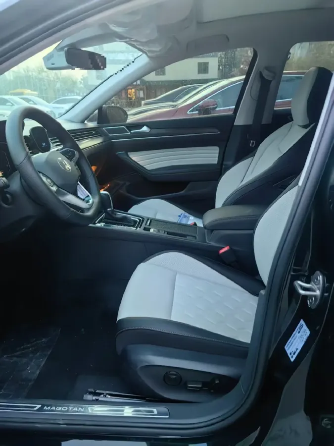 2026 Volkswagen Magotan 2.0T 220HP L4 7DCT,autocango,china used car exporter,china ev exporter,chinese used car exporter,chinese used ev exporter