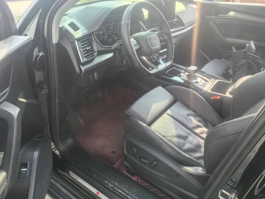 2022 Audi Q5L 2.0T 190HP L4 7DCT,autocango,china used car exporter,china ev exporter,chinese used car exporter,chinese used ev exporter