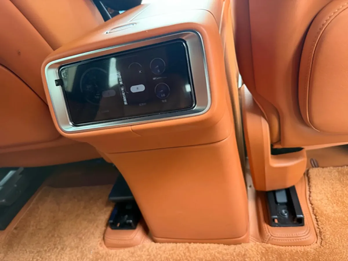 2025 AITO AITO M9 REEV 160HP REEV 52KWH,autocango,china used car exporter,china ev exporter,chinese used car exporter,chinese used ev exporter