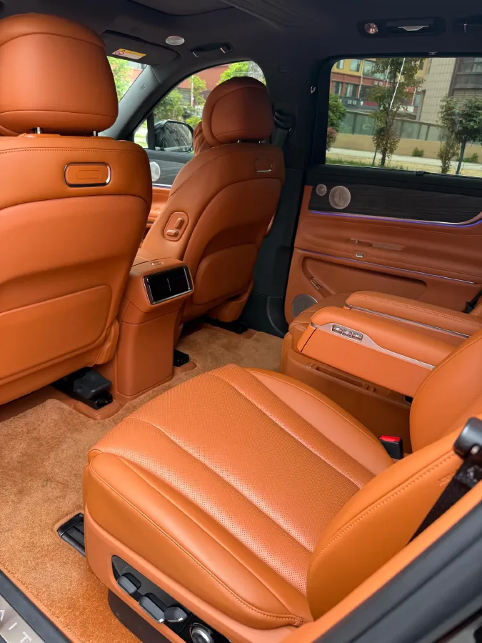 2025 AITO AITO M9 REEV 160HP REEV 52KWH,autocango,china used car exporter,china ev exporter,chinese used car exporter,chinese used ev exporter