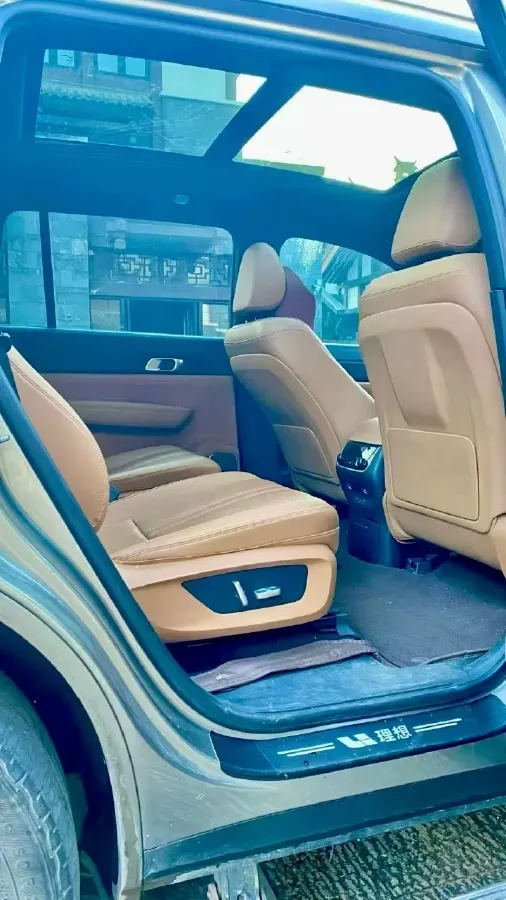 2020 Li ONE Range Extended 131HP REEV 40.5KWH,autocango,china used car exporter,china ev exporter,chinese used car exporter,chinese used ev exporter