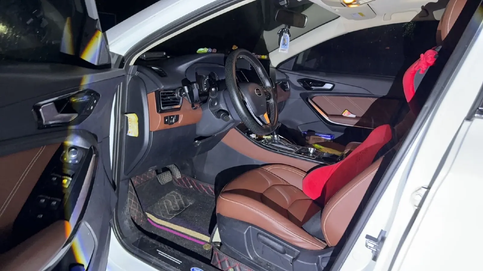 2018 FAW Senia R9 1.2T 143HP L4 5MT,autocango,china used car exporter,china ev exporter,chinese used car exporter,chinese used ev exporter