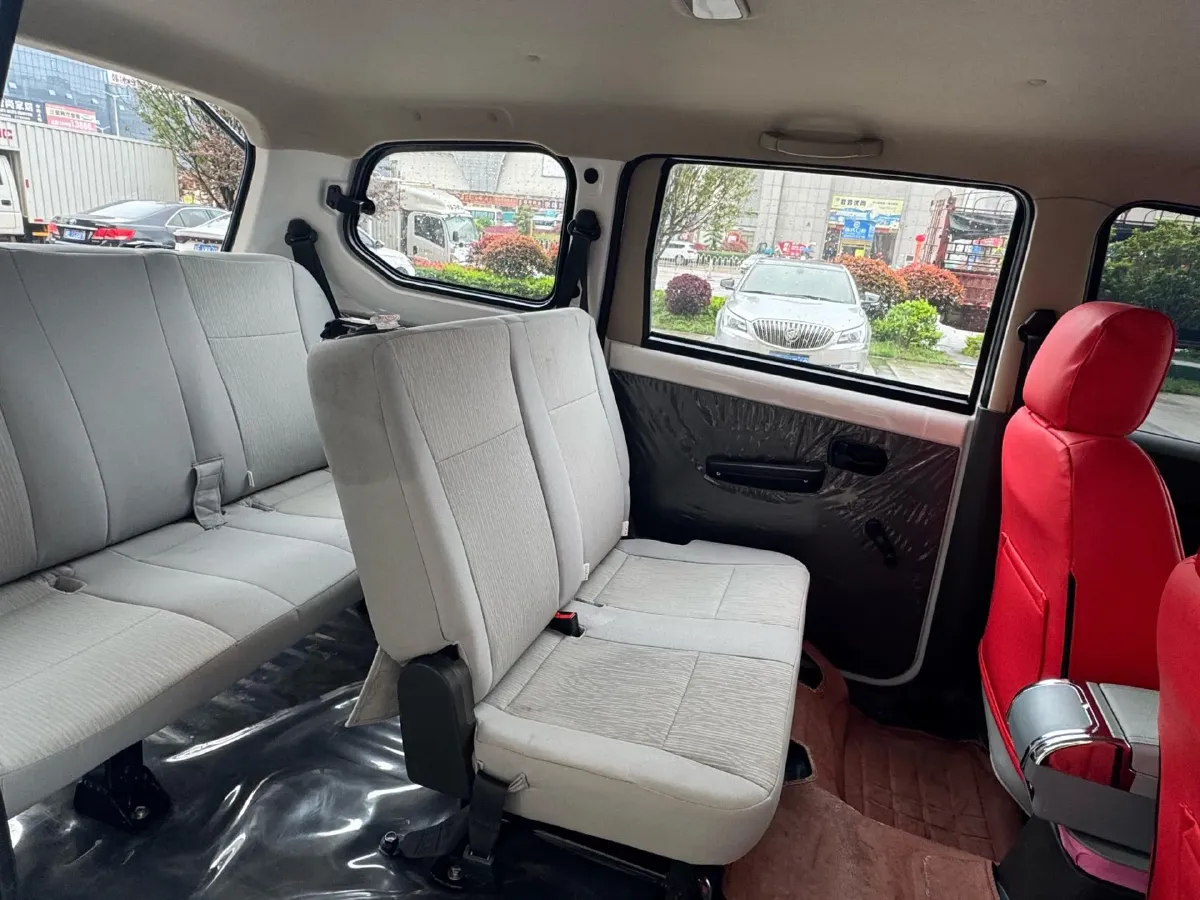 2021 WuLing HongGuang 1.5L 99HP L4 6MT,autocango,china used car exporter,china ev exporter,chinese used car exporter,chinese used ev exporter