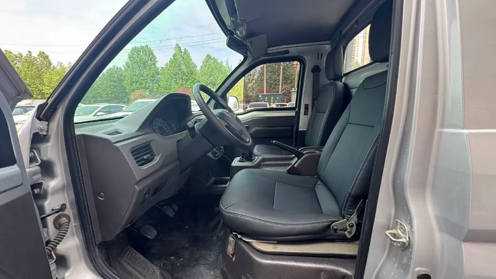 2022 WuLing RongGuang New Truck 1.5L 102HP L4 5MT,autocango,china used car exporter,china ev exporter,chinese used car exporter,chinese used ev exporter