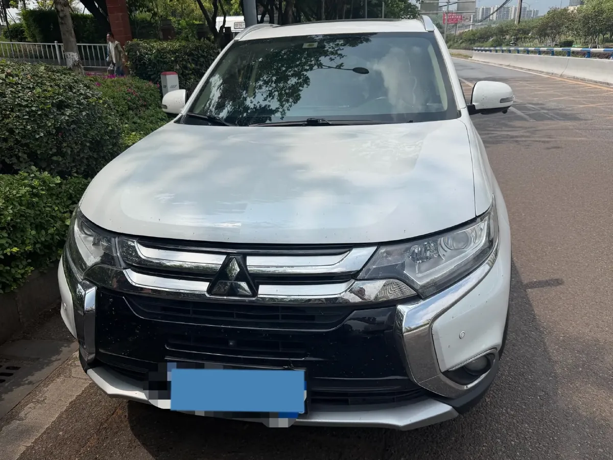 2018 Mitsubishi Outlander 2.0L 166HP L4 CVT,autocango,china used car exporter,china ev exporter,chinese used car exporter,chinese used ev exporter