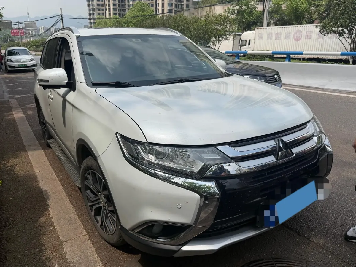 2018 Mitsubishi Outlander 2.0L 166HP L4 CVT,autocango,china used car exporter,china ev exporter,chinese used car exporter,chinese used ev exporter