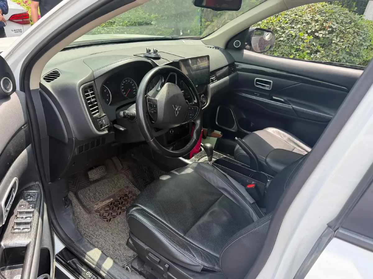 2018 Mitsubishi Outlander 2.0L 166HP L4 CVT,autocango,china used car exporter,china ev exporter,chinese used car exporter,chinese used ev exporter