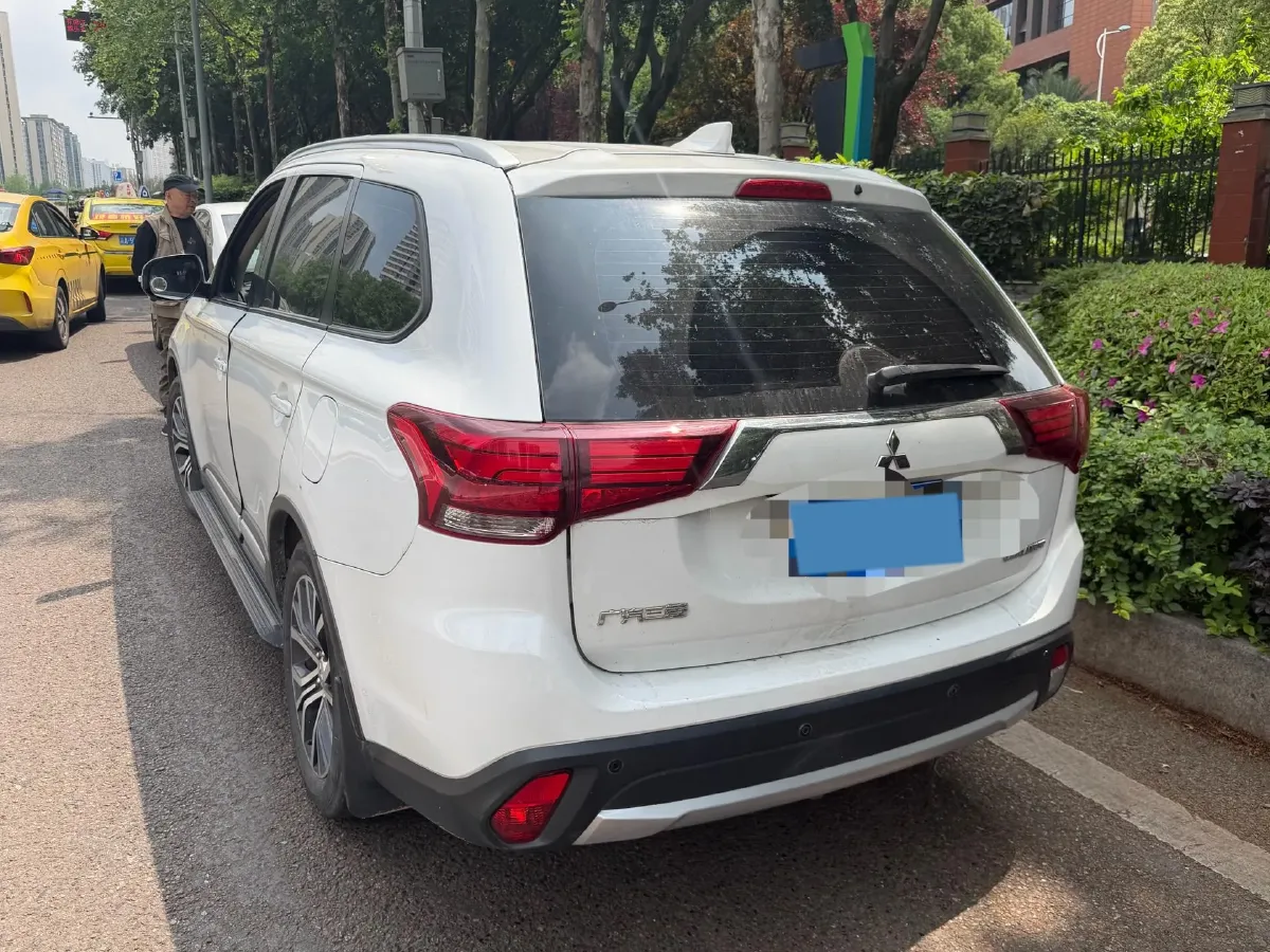 2018 Mitsubishi Outlander 2.0L 166HP L4 CVT,autocango,china used car exporter,china ev exporter,chinese used car exporter,chinese used ev exporter