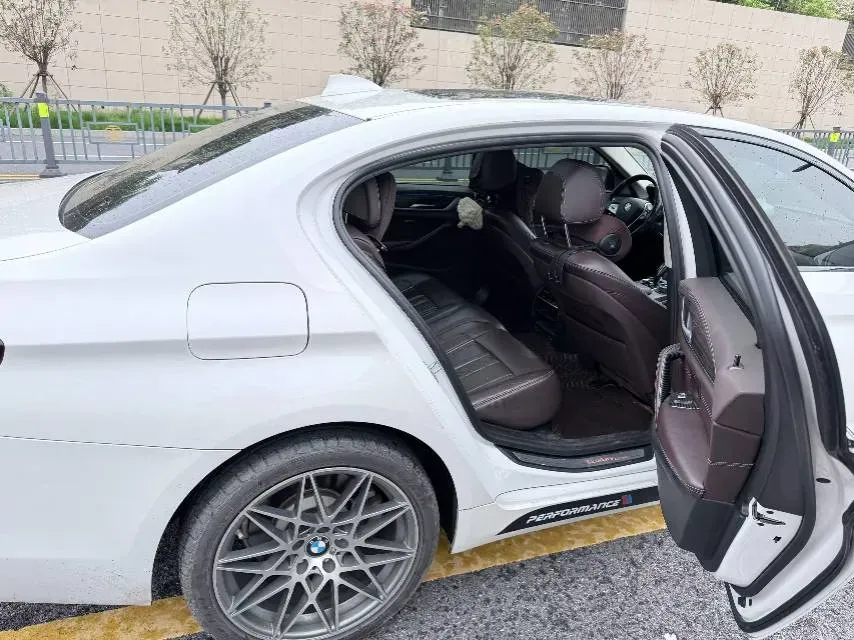 2020 BMW 5 Series 2.0T 252HP L4 8AT,autocango,china used car exporter,china ev exporter,chinese used car exporter,chinese used ev exporter