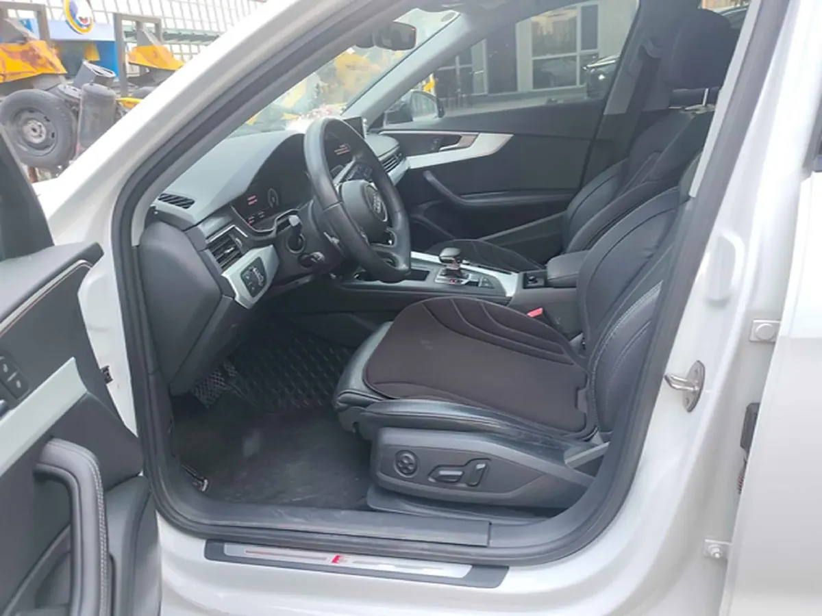 2022 Audi A4L 2.0T 190HP L4 7DCT,autocango,china used car exporter,china ev exporter,chinese used car exporter,chinese used ev exporter