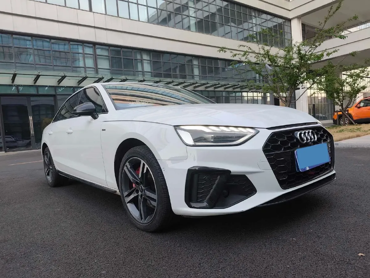 2022 Audi A4L 2.0T 190HP L4 7DCT,autocango,china used car exporter,china ev exporter,chinese used car exporter,chinese used ev exporter