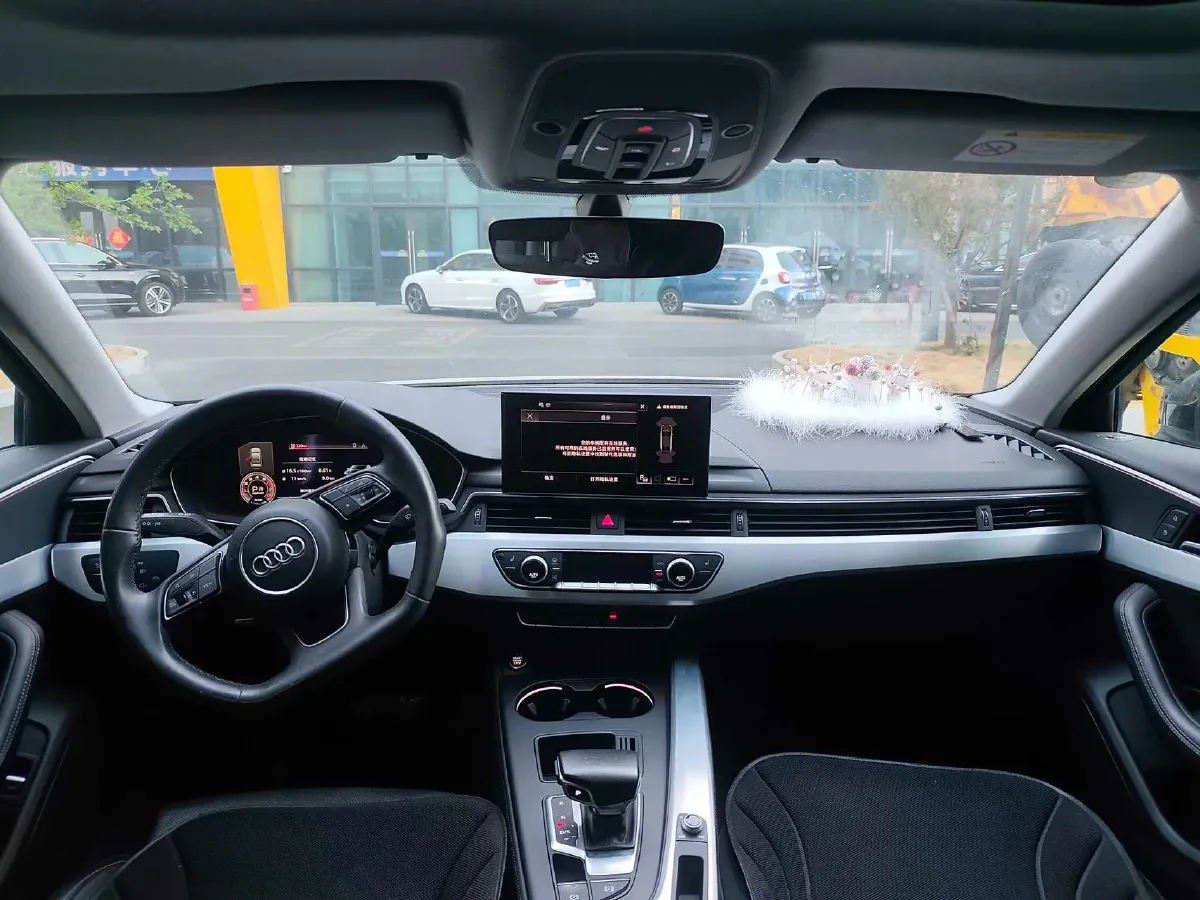 2022 Audi A4L 2.0T 190HP L4 7DCT,autocango,china used car exporter,china ev exporter,chinese used car exporter,chinese used ev exporter