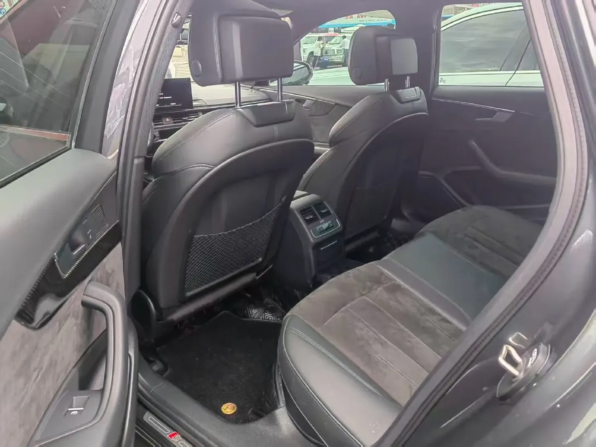 2020 Audi A4L 2.0T 252HP L4 7DCT,autocango,china used car exporter,china ev exporter,chinese used car exporter,chinese used ev exporter