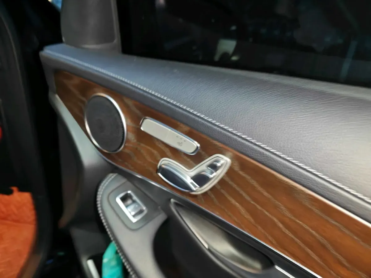 2021 Mercedes-Benz GLC Class 2.0T 197HP L4 9AT,autocango,china used car exporter,china ev exporter,chinese used car exporter,chinese used ev exporter