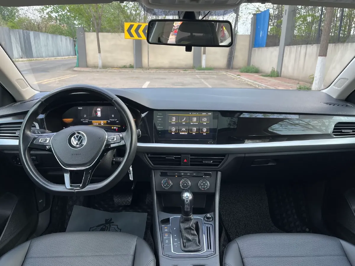 2022 Bestune B70 2.0T 224HP L4 6AT,autocango,china used car exporter,china ev exporter,chinese used car exporter,chinese used ev exporter