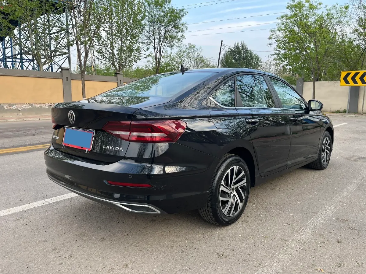 2022 Bestune B70 2.0T 224HP L4 6AT,autocango,china used car exporter,china ev exporter,chinese used car exporter,chinese used ev exporter