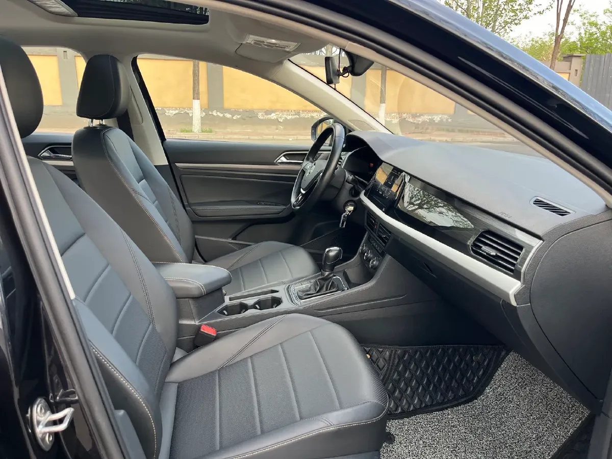 2022 Bestune B70 2.0T 224HP L4 6AT,autocango,china used car exporter,china ev exporter,chinese used car exporter,chinese used ev exporter