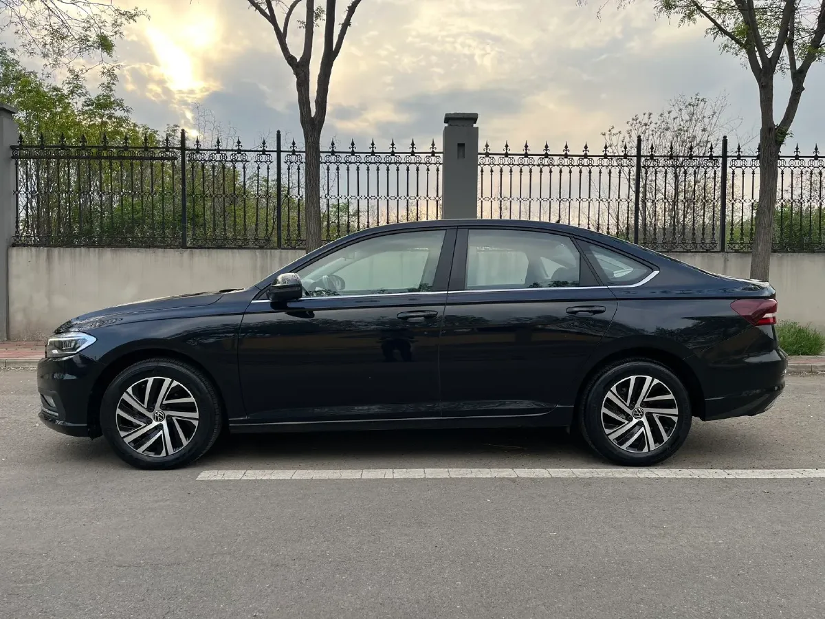 2022 Bestune B70 2.0T 224HP L4 6AT,autocango,china used car exporter,china ev exporter,chinese used car exporter,chinese used ev exporter