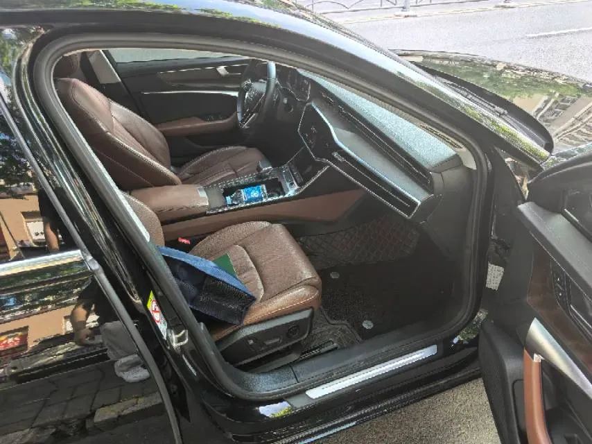 2022 Audi A6L 2.0T 190HP L4 7DCT,autocango,china used car exporter,china ev exporter,chinese used car exporter,chinese used ev exporter