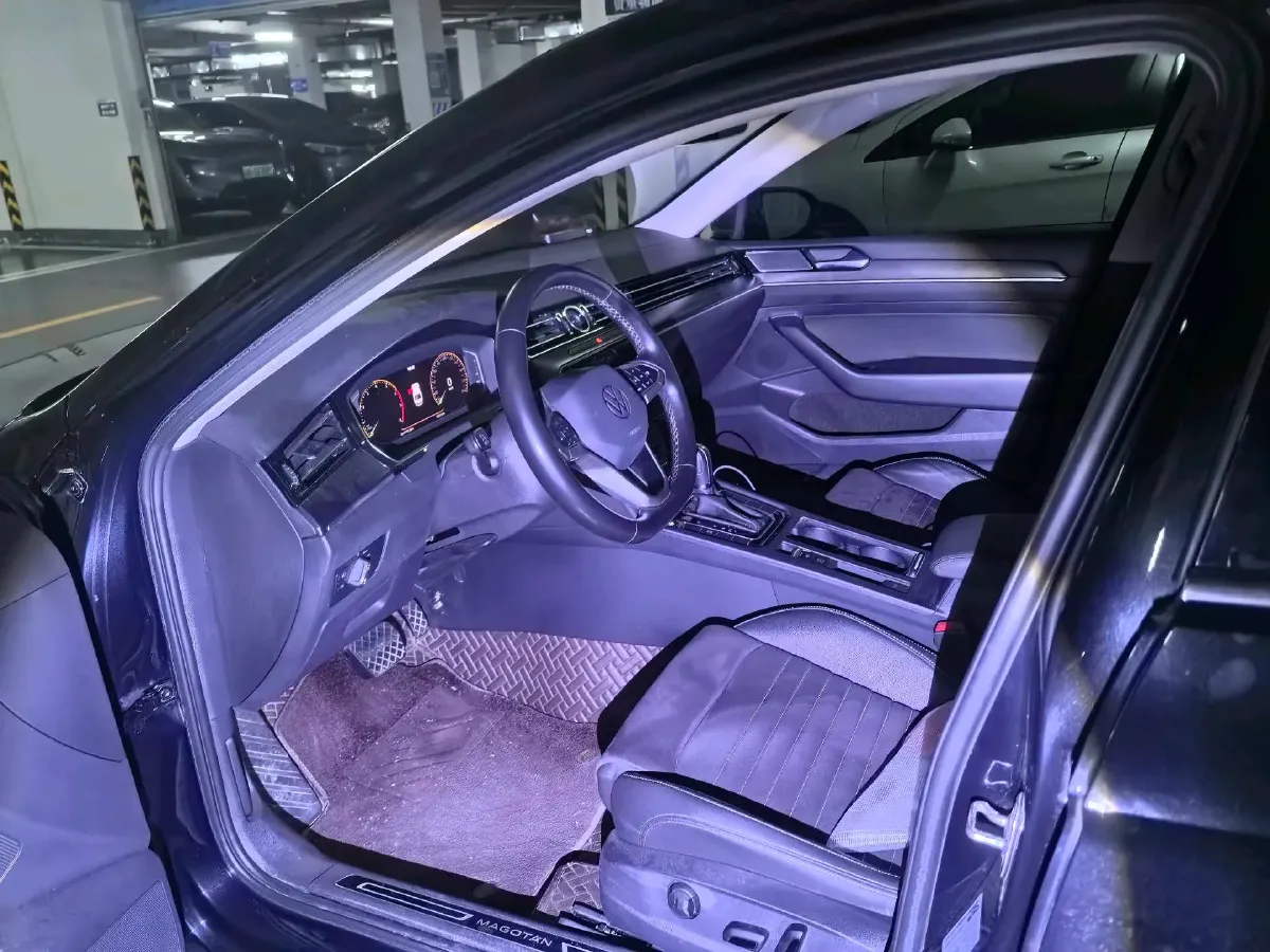 2020 Volkswagen Magotan 2.0T 186HP L4 7DCT,autocango,china used car exporter,china ev exporter,chinese used car exporter,chinese used ev exporter