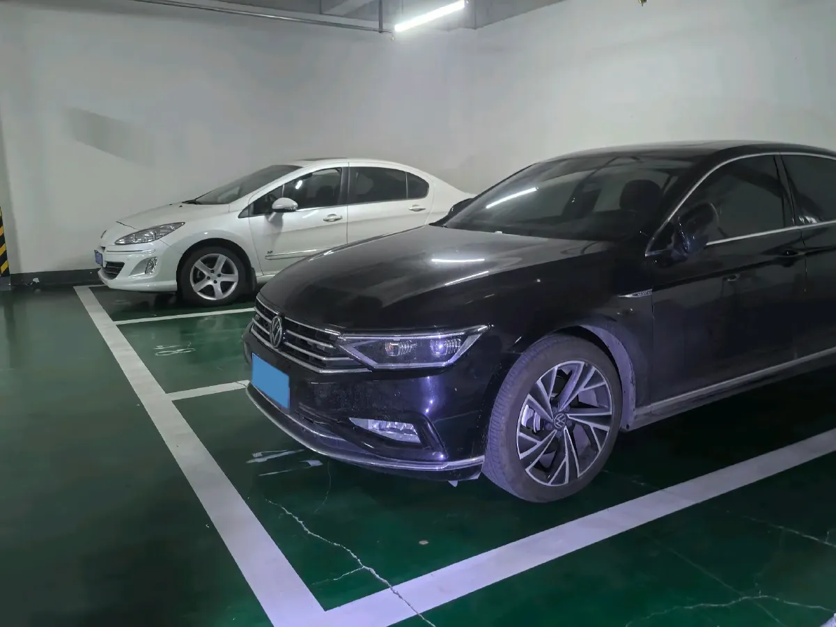2020 Volkswagen Magotan 2.0T 186HP L4 7DCT,autocango,china used car exporter,china ev exporter,chinese used car exporter,chinese used ev exporter