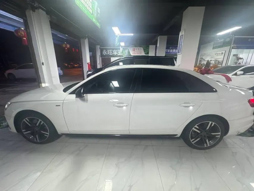 2022 Audi A4L 2.0T 190HP L4 7DCT,autocango,china used car exporter,china ev exporter,chinese used car exporter,chinese used ev exporter